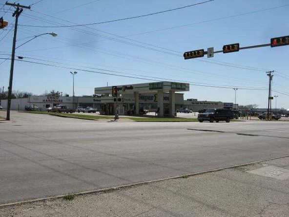 1104 W Ennis Ave, Ennis, TX 75119